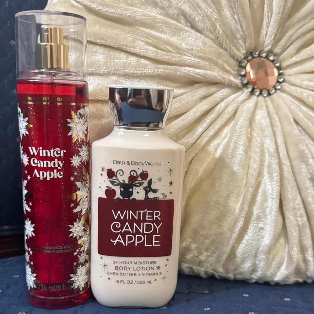 Bath & Body Works Winter Candy Apple Duo - Red & White - Picture 1 of 1